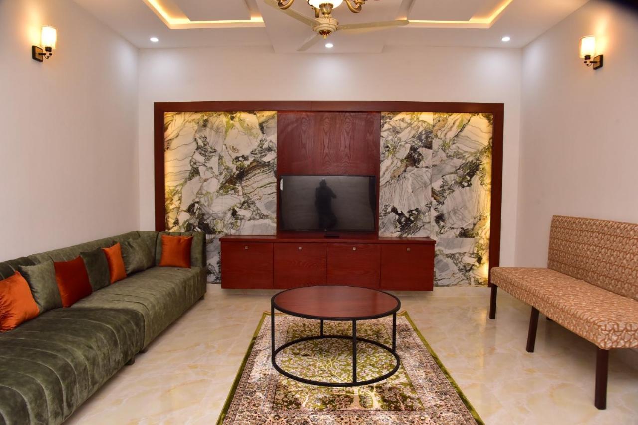 Canadian Inn Islamabad Exterior photo